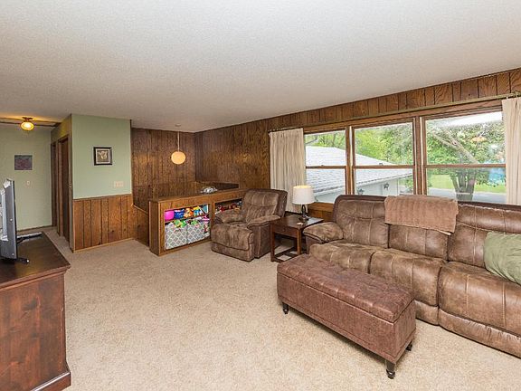 5th image of 39050 Grand Ave