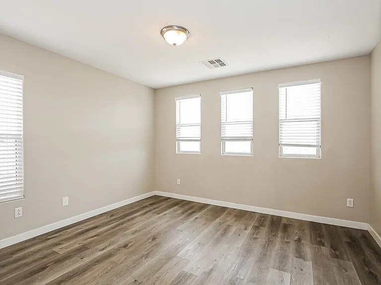 1081 Crescent Falls St — Photo 14