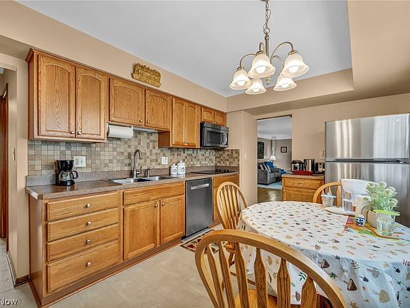 5th image of 6247 Alderwood Rd
