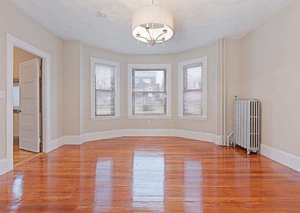 2nd image of 92 Gladstone St #2