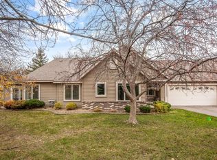 952 Stratford Ln W, Burnsville, MN 55337