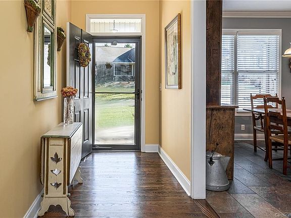 3rd image of 222 Whistlewood Ln