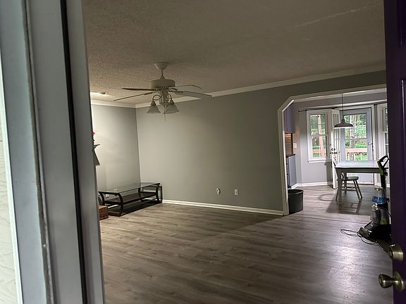 3rd image of 291 Stratford Dr