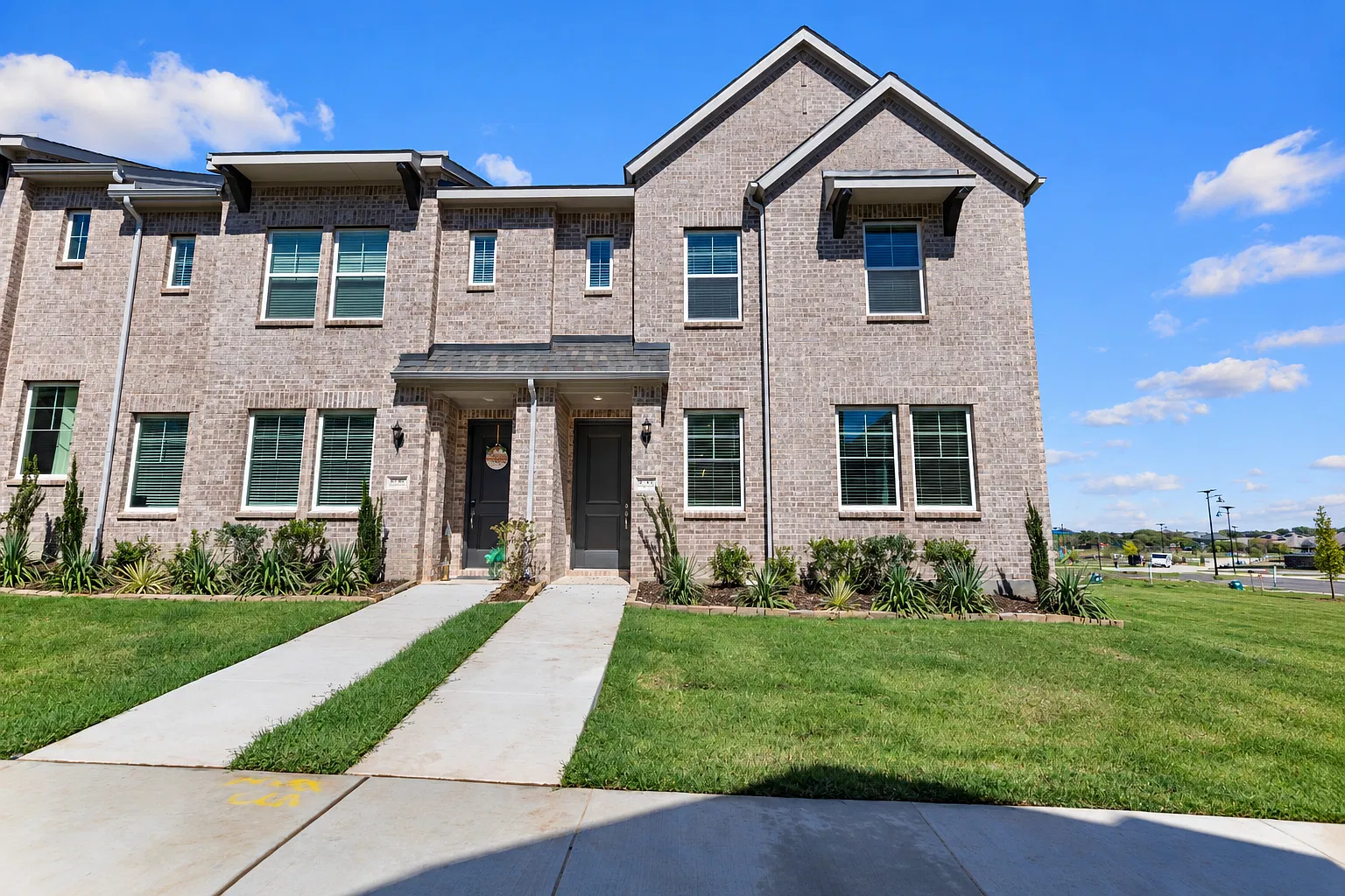 3 bed, 2050 sqft, $2,495 — Photo 2