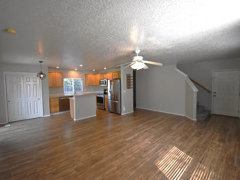 3222 S Lindsay Ave — Photo 8