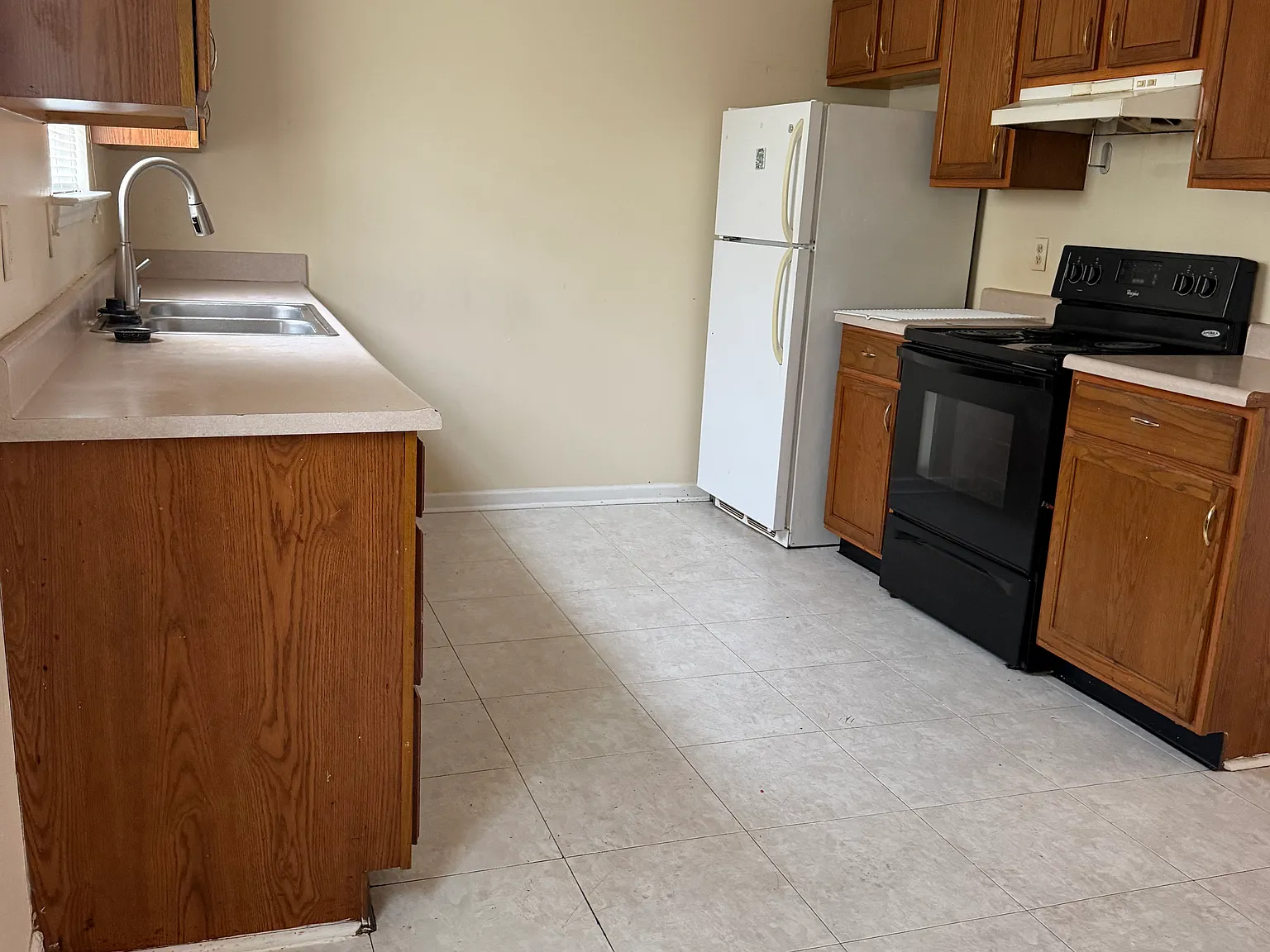 1045 Merrick Dr — Photo 4