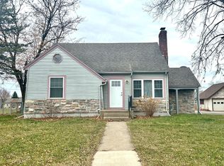 1017 Hoffman St W, Cannon Falls, MN 55009