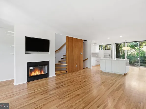 11510 Maple Ridge Rd, Reston, VA 20190