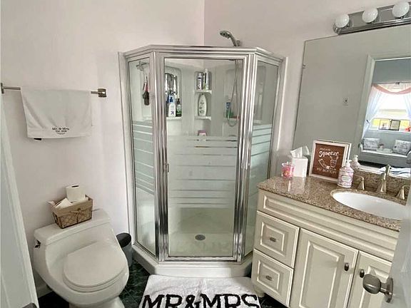 4th image of 14 Laurel Ln