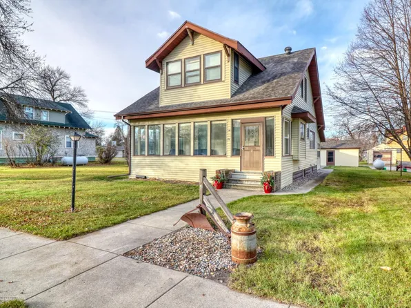 209 4th St NE, Barnesville, MN 56514