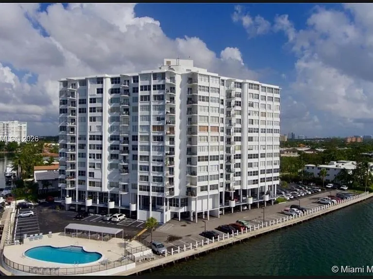 11930 N Bayshore Dr #1006 — Photo 32