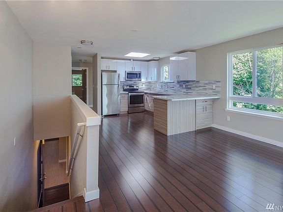 5th image of 1530 Aurora Ave N APT 201