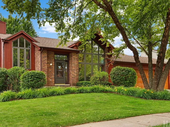 1219 Golf View Dr, Woodridge, IL 60517