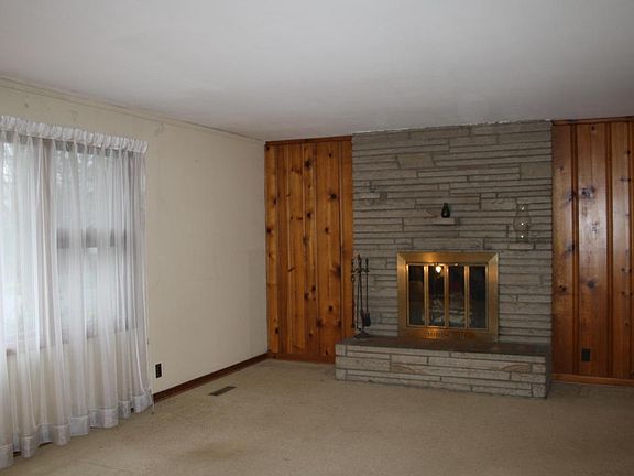4th image of 1600 Autry Way