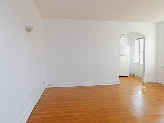 3rd image of 905 Sherman Ave #2