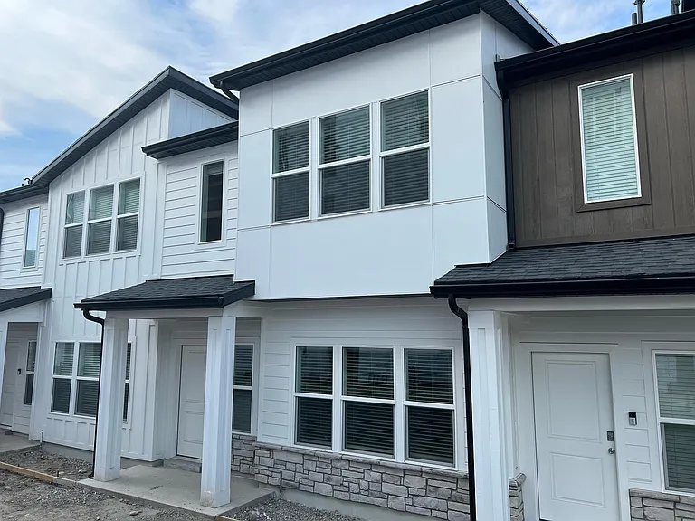 544 N 100 E — Photo 1