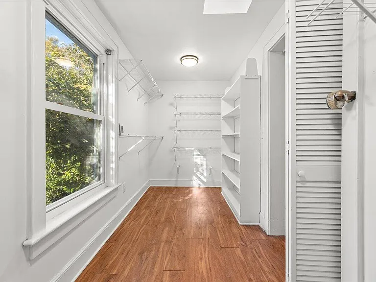 570 Elizabeth Ln W — Photo 17
