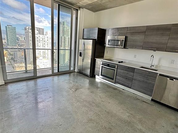3rd image of 151 SE 1st St APT 3206