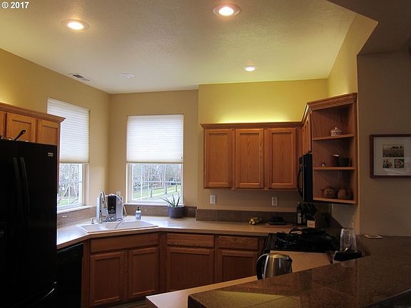 5th image of 1686 NE Ashberry Dr