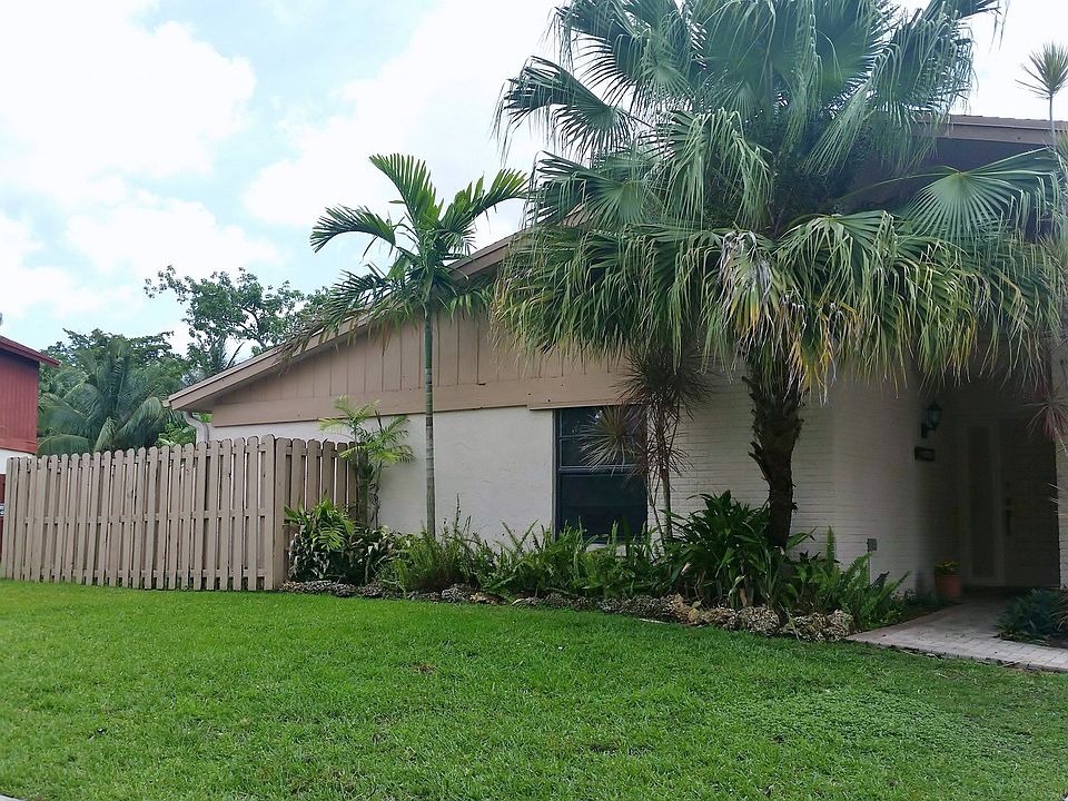 2nd image of 10425 SW 132nd Ct