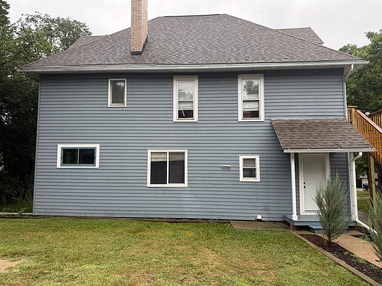 1041 Carrington St — Photo 2