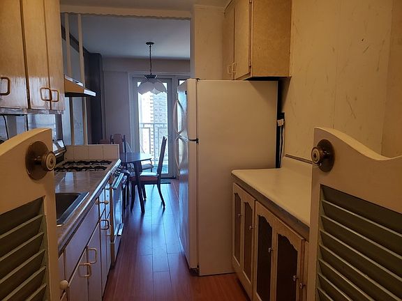 4th image of 2940 W 5th St APT 16F