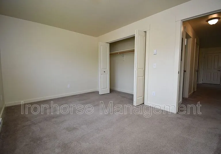 807 W Villard St #19 — Photo 14
