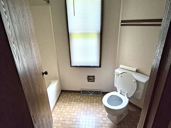 4th image of 4208 Foxfire Ct