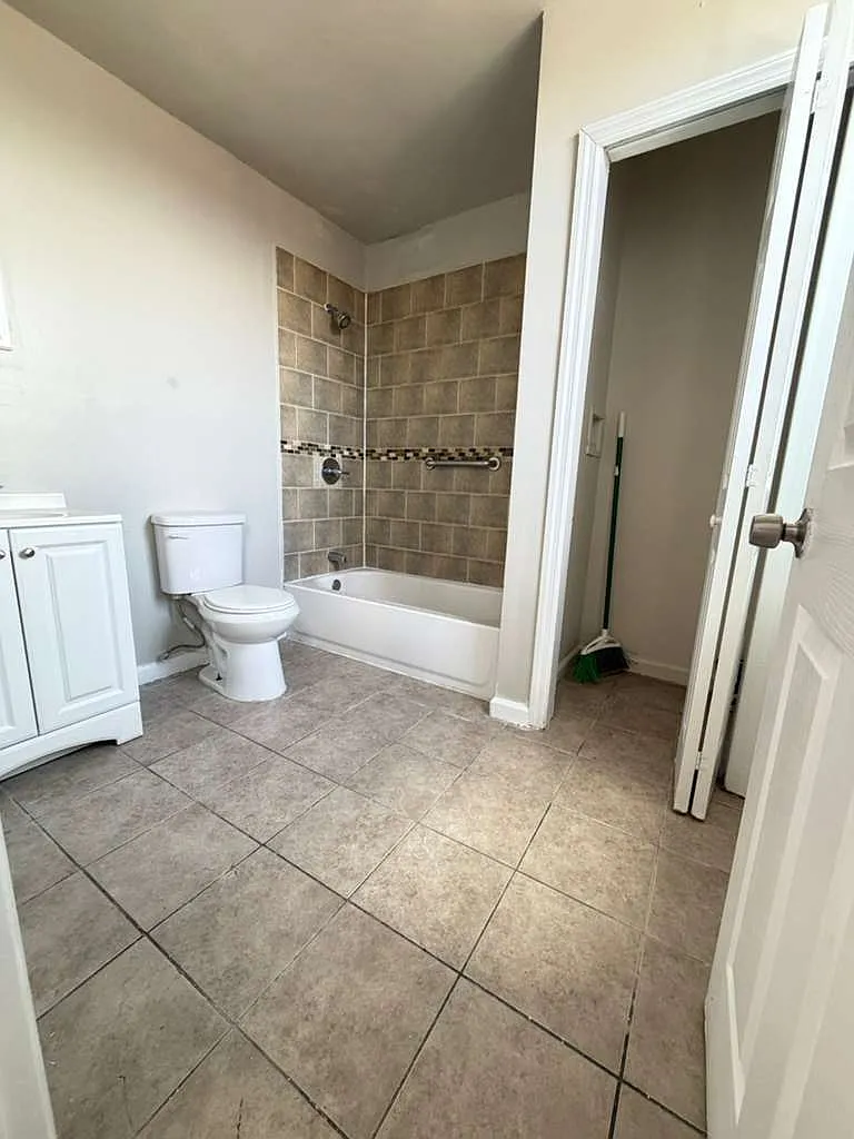 3 bed, $2,200 — Photo 4