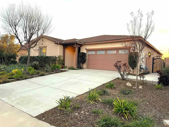 16574 Village Meadow Dr, Riverside, CA 92503