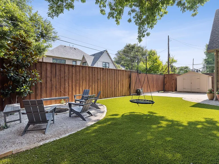 2704 Amherst Ave — Photo 35