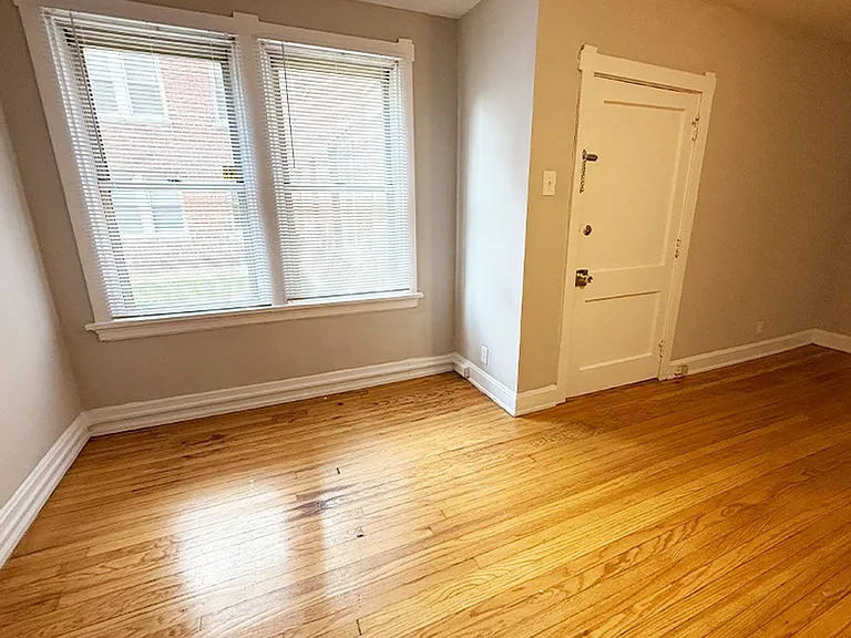 Tudor Court — Photo 162