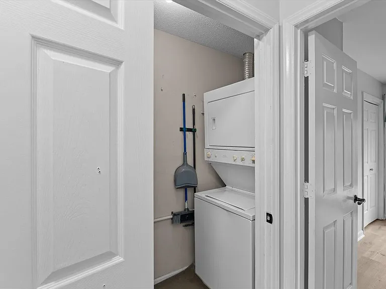 2672 Hitchcock Dr — Photo 26