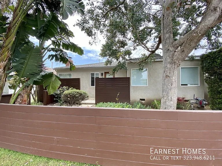 2577 S Bundy Dr — Photo 28