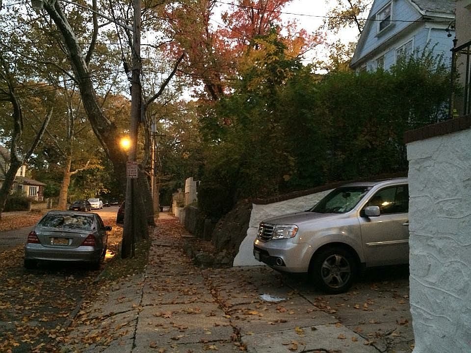 2nd image of 404 Warwick Ave