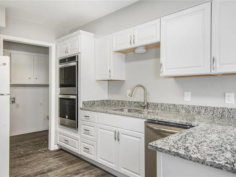 2808 Golfing Green Dr — Photo 12