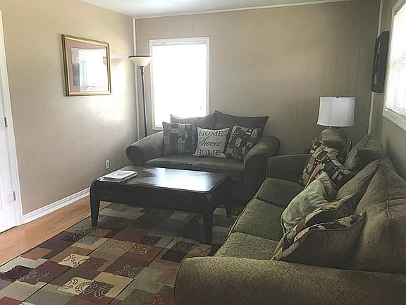 3rd image of 1305 Deer Ave