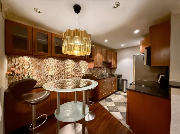 606 Marshall St #B13, Houston, TX 77006