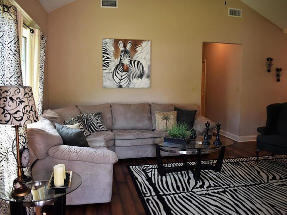 2nd image of 310 Sunflower Estates Ln