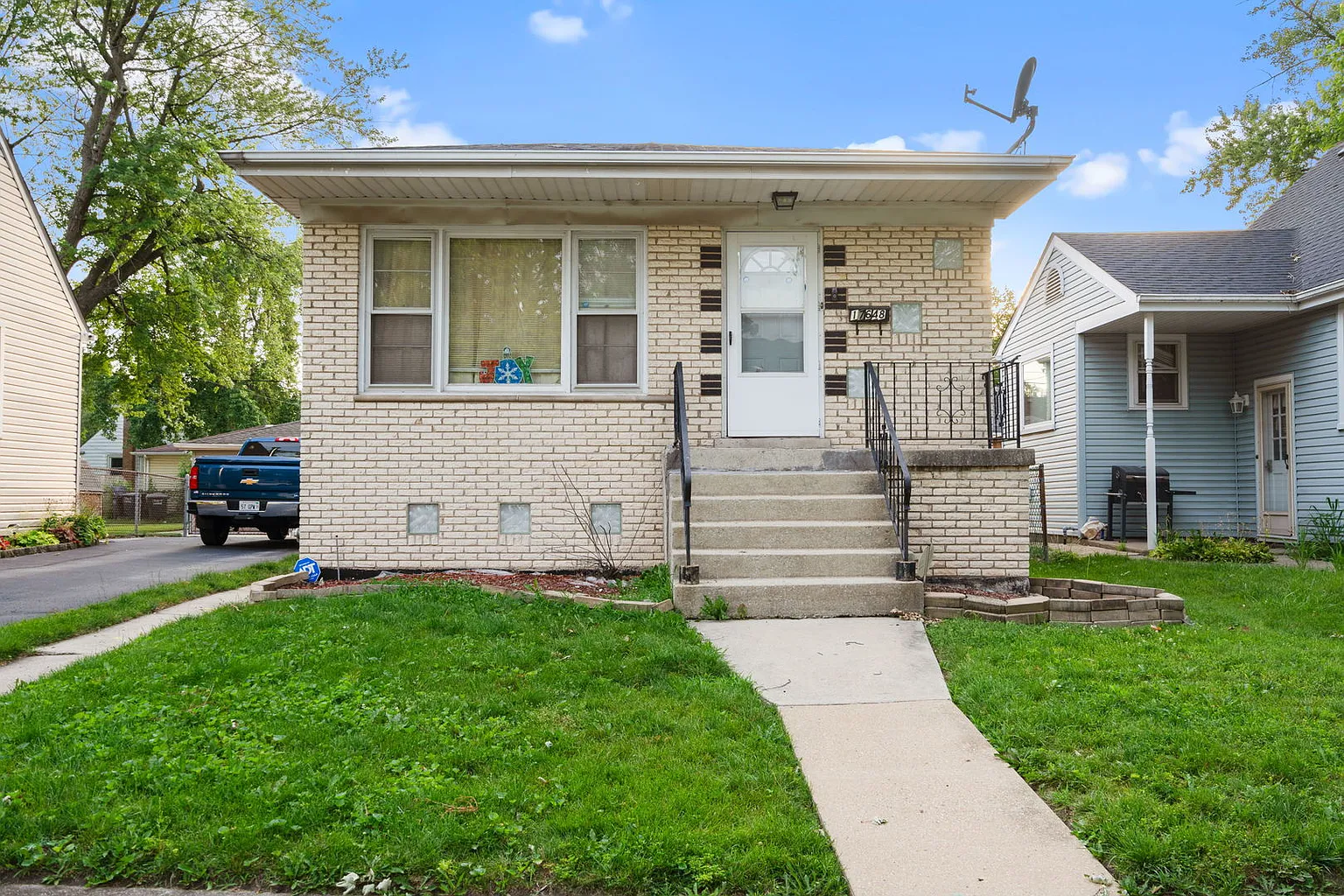 17648 Community St photo 1