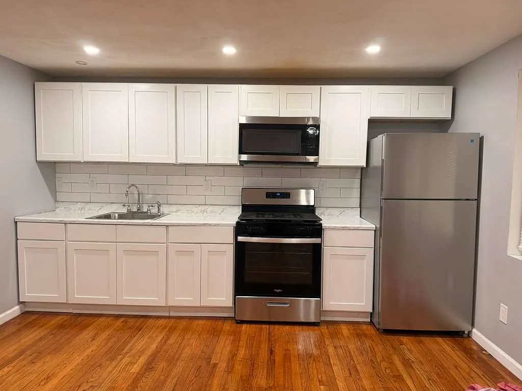 3 bed, 975 sqft, $2,000 — Photo 1