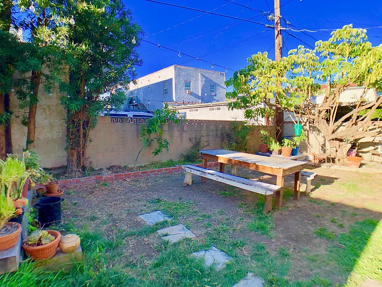 1352 W 10th St #3 — Photo 4