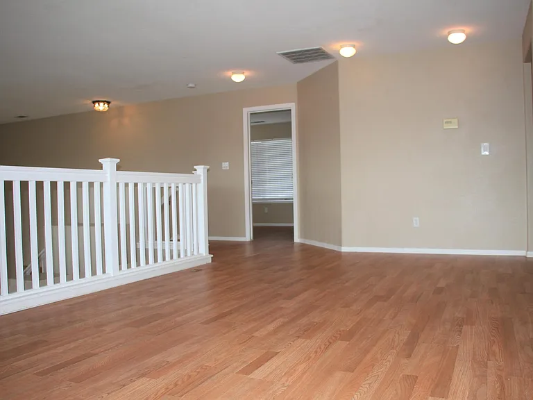 727 Sunlight Dr — Photo 8