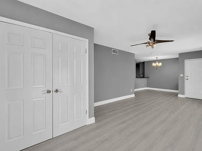 2871 N Oakland Forest Dr #112 — Photo 10