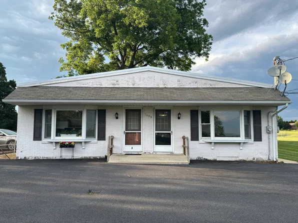 1009 Village Rd APT 5, Lancaster, PA 17602