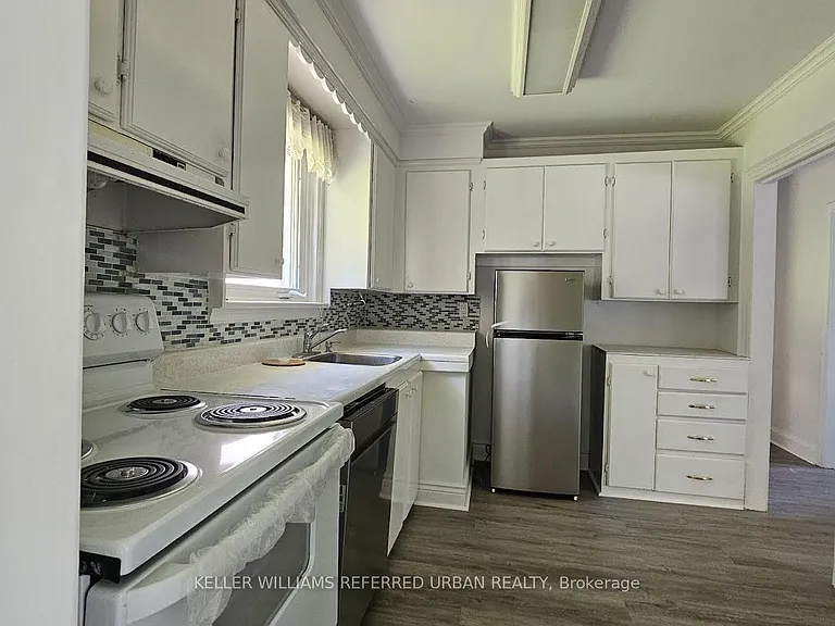 163 Newton Dr — Photo 3