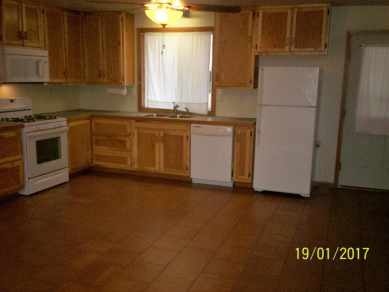2 bed, 900 sqft, $1,200 — Photo 2