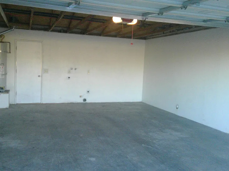Double Car Garage/Washer and Dryer Hook Ups
