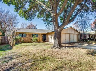 5836 Westcrest Dr W, Edgecliff Village, TX 76134