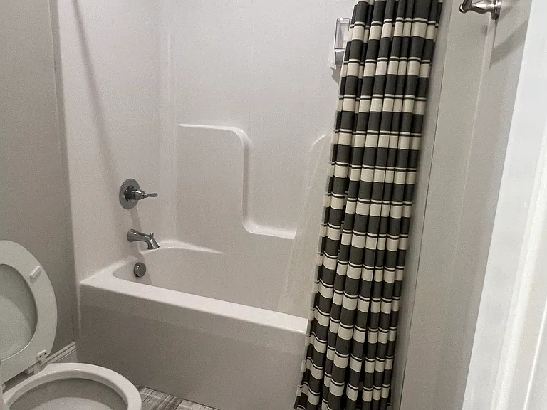 14829 Commonwealth Dr — Photo 19